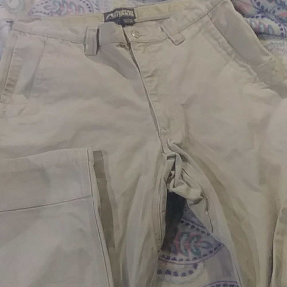 Mounrain khakis 34x32